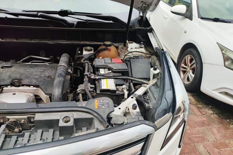 Used Cadillac XT5 2018 25T Luxury Model Engine Bay Left