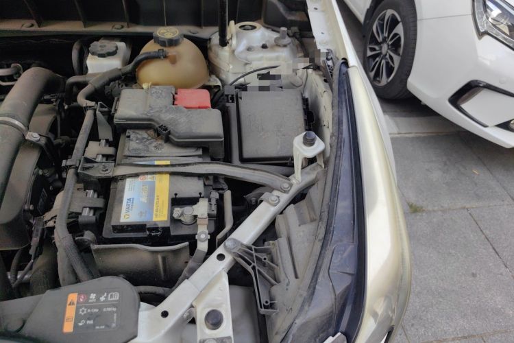 Used Cadillac XT5 2018 25T Luxury Model Engine Bay Left