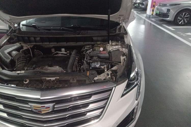 Used Cadillac XT5 2018 25T Luxury Model Engine Bay Left