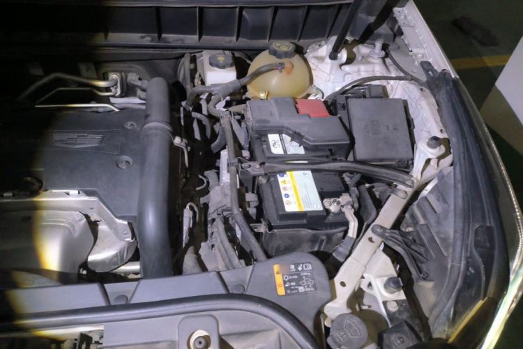 Used Cadillac XT5 2018 25T Luxury Model Engine Bay Left
