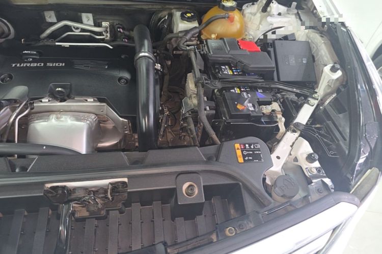 Used Cadillac XT5 2018 25T Luxury Model Engine Bay Left