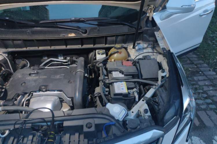 Used Cadillac XT5 2018 25T Luxury Model Engine Bay Left