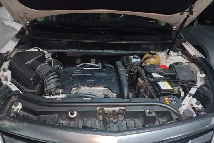 Used Cadillac XT5 2018 25T Luxury Model Engine Bay