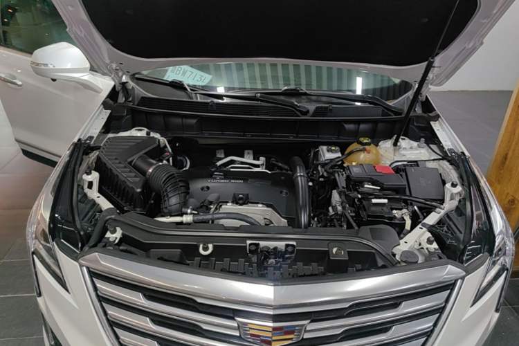 Used Cadillac XT5 2018 25T Luxury Model Engine Bay