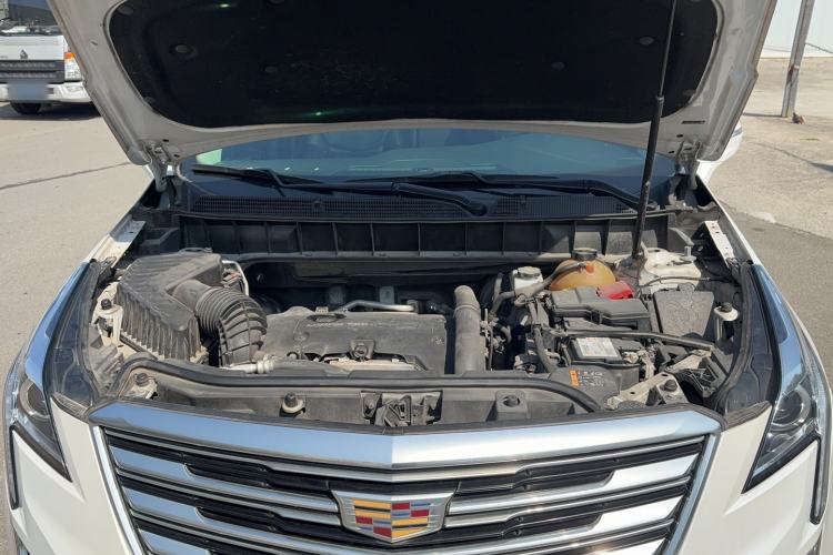 Used Cadillac XT5 2018 25T Luxury Model Engine Bay