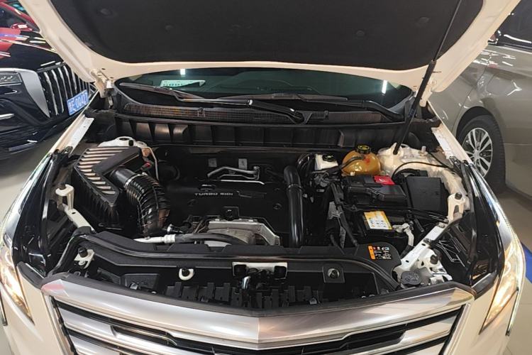 Used Cadillac XT5 2018 25T Luxury Model Engine Bay