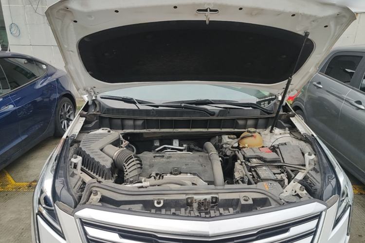 Used Cadillac XT5 2018 25T Luxury Model Engine Bay