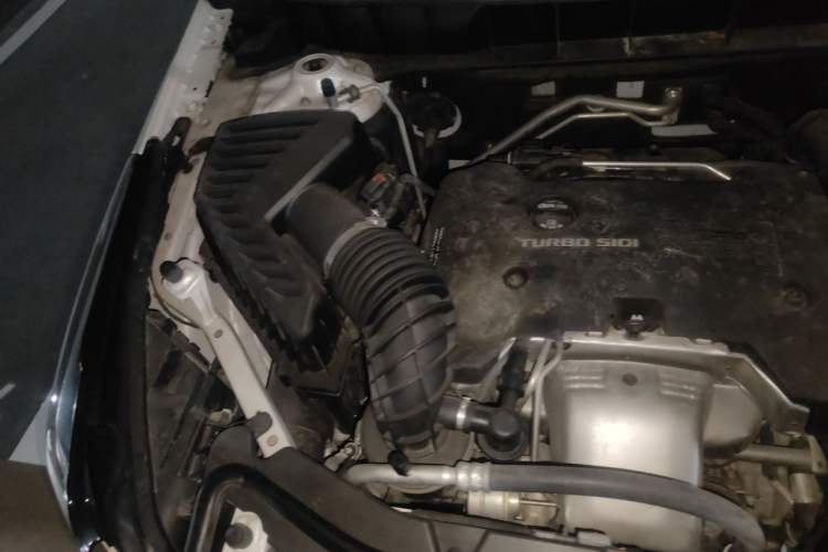Used Cadillac XT5 2018 25T Luxury Model Engine Bay Right