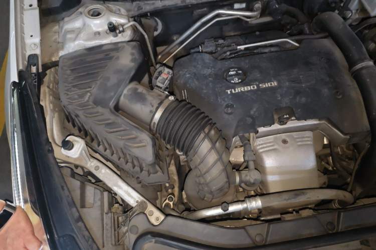 Used Cadillac XT5 2018 25T Luxury Model Engine Bay Right