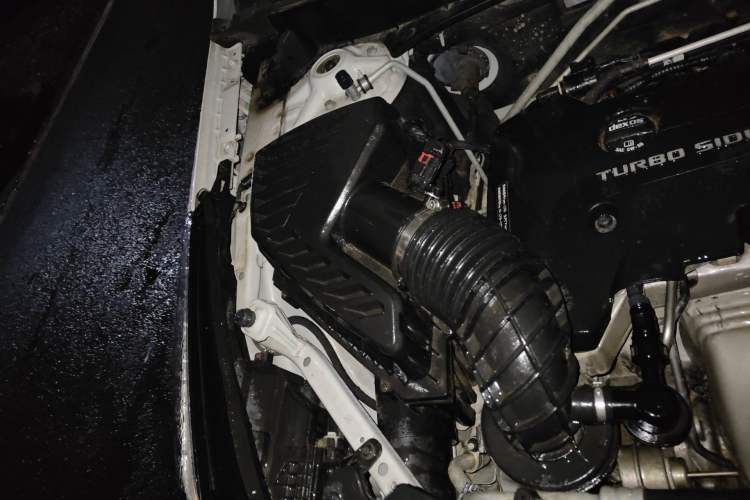 Used Cadillac XT5 2018 28T Four-Wheel Drive Luxury Model Engine Bay Right