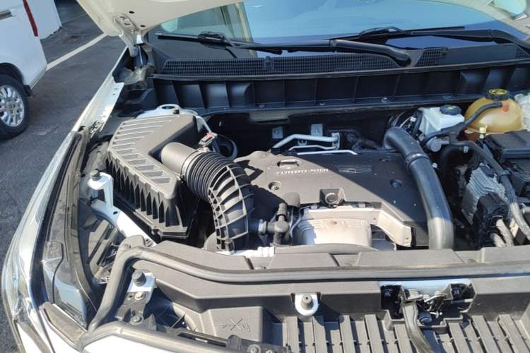 Used Cadillac XT5 2018 25T Luxury Model Engine Bay Right
