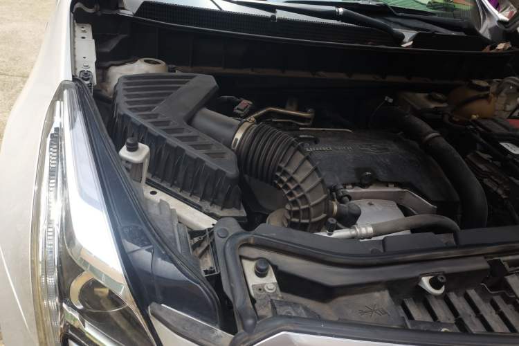 Used Cadillac XT5 2018 25T Tech Model Engine Bay Right