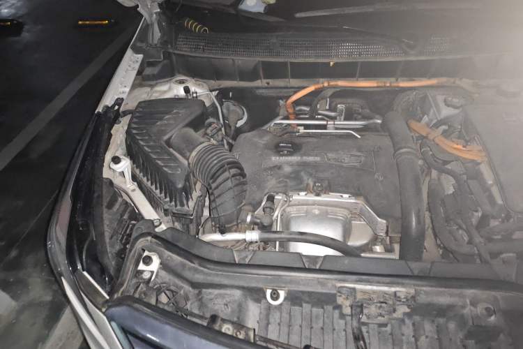 Used Cadillac XT5 2018 28E Four-Wheel Drive Tech Version Engine Bay Right