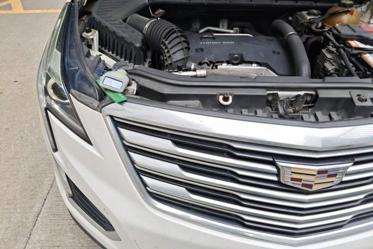 Used Cadillac XT5 2018 25T Luxury Model Engine Bay Right