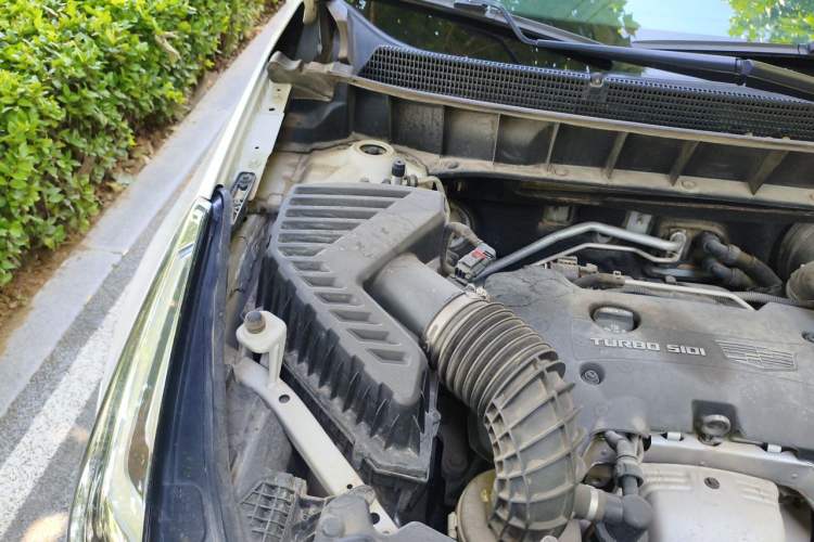 Used Cadillac XT5 2018 28T Four-Wheel Drive Luxury Model Engine Bay Right