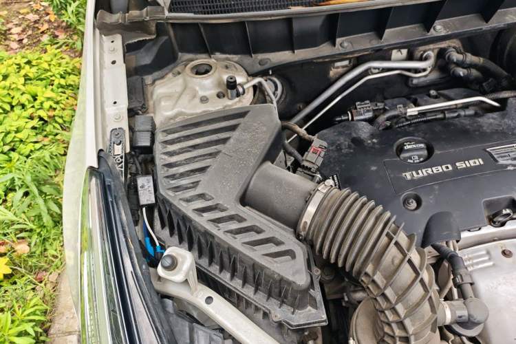 Used Cadillac XT5 2018 25T Luxury Model Engine Bay Right