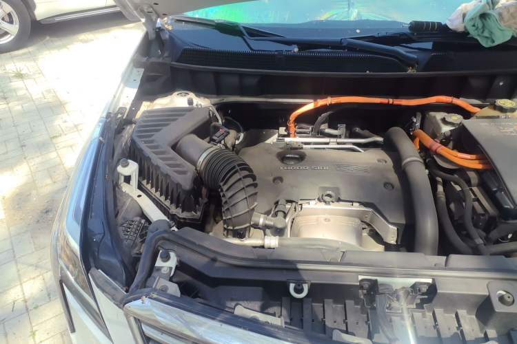 Used Cadillac XT5 2018 28E 4x4 Platinum Edition Engine Bay Right