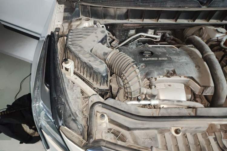 Used Cadillac XT5 2018 25T Luxury Model Engine Bay Right