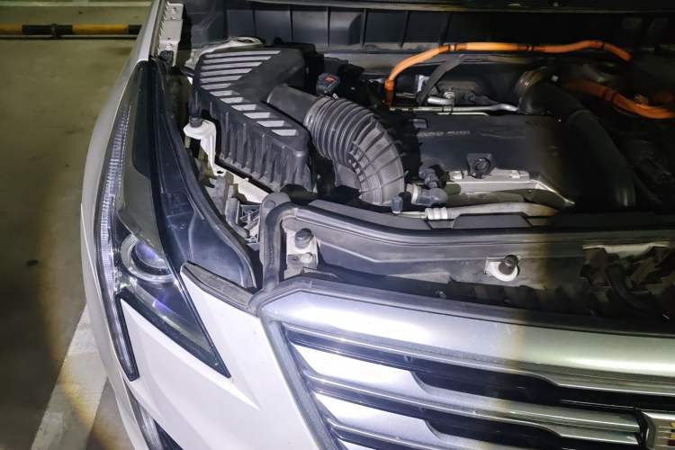 Used Cadillac XT5 2018 28E Four-Wheel Drive Tech Version Engine Bay Right