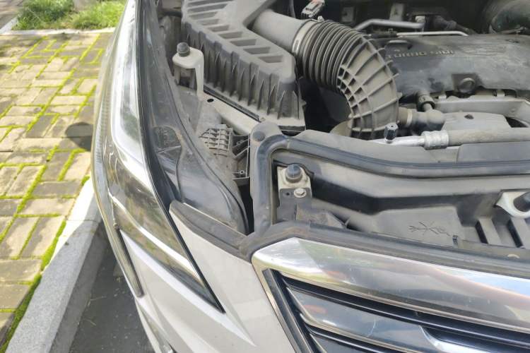 Used Cadillac XT5 2018 28T Four-Wheel Drive Luxury Model Engine Bay Right