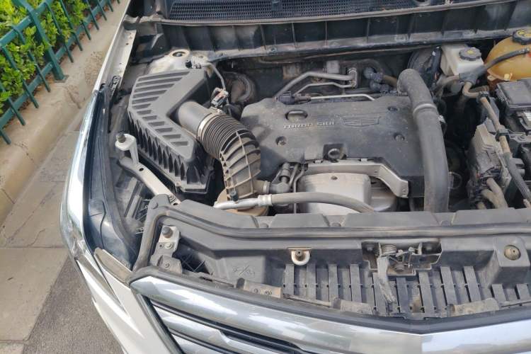 Used Cadillac XT5 2018 25T Luxury Model Engine Bay Right