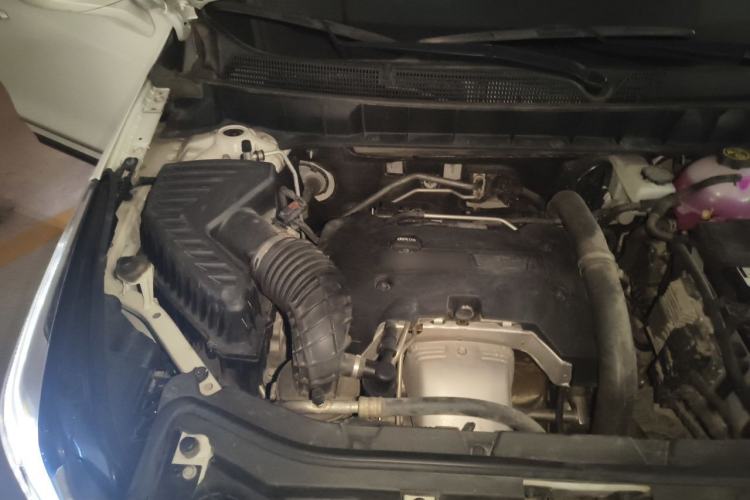 Used Cadillac XT5 2018 25T Luxury Model Engine Bay Right