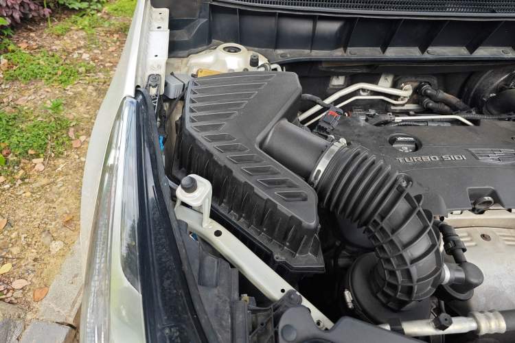Used Cadillac XT5 2018 25T Luxury Model Engine Bay Right