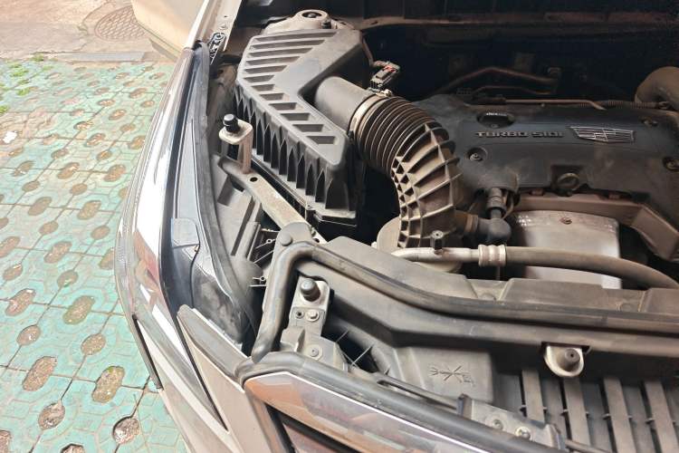 Used Cadillac XT5 2018 25T Luxury Model Engine Bay Right