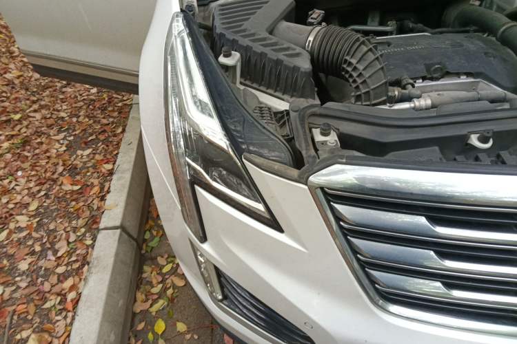 Used Cadillac XT5 2018 28T Four-Wheel Drive Luxury Model Engine Bay Right