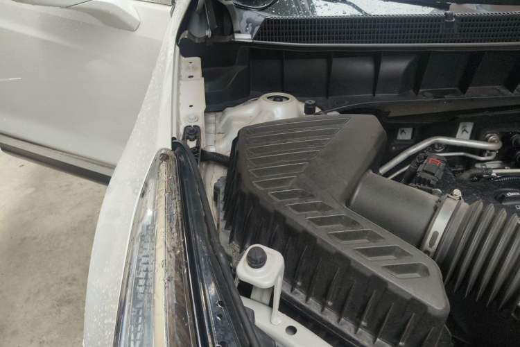 Used Cadillac XT5 2018 25T Luxury Model Engine Bay Right