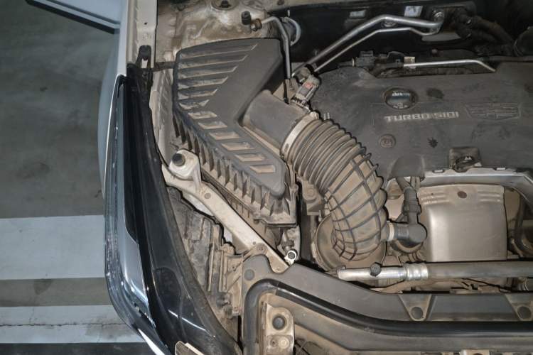 Used Cadillac XT5 2018 25T Luxury Model Engine Bay Right