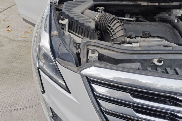 Used Cadillac XT5 2018 25T Tech Model Engine Bay Right