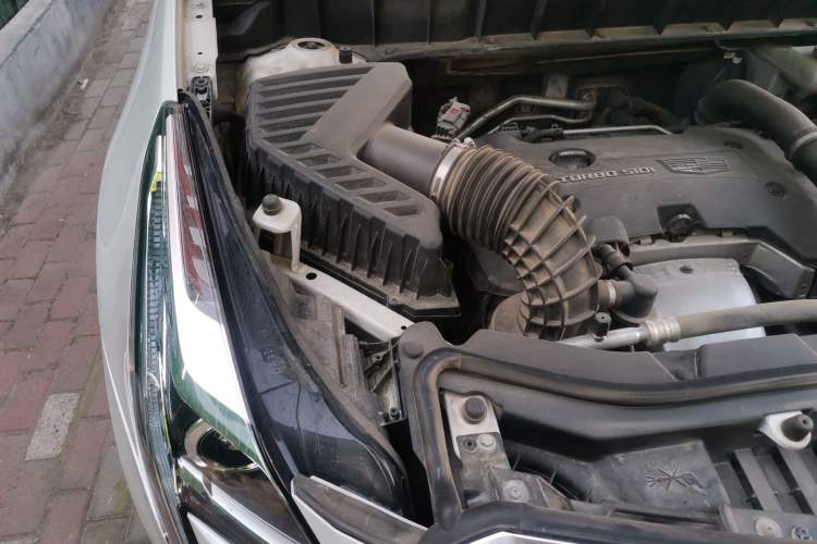 Used Cadillac XT5 2018 25T Luxury Model Engine Bay Right