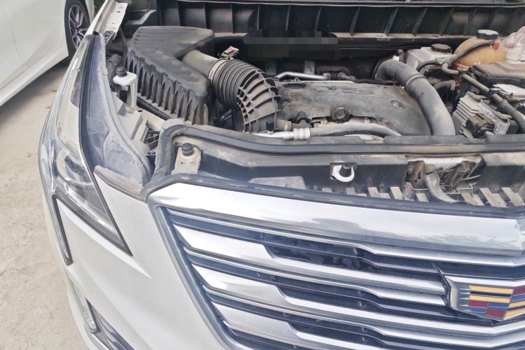 Used Cadillac XT5 2018 25T Luxury Model Engine Bay Right