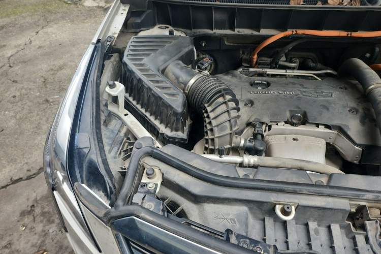 Used Cadillac XT5 2018 28E Four-Wheel Drive Tech Version Engine Bay Right