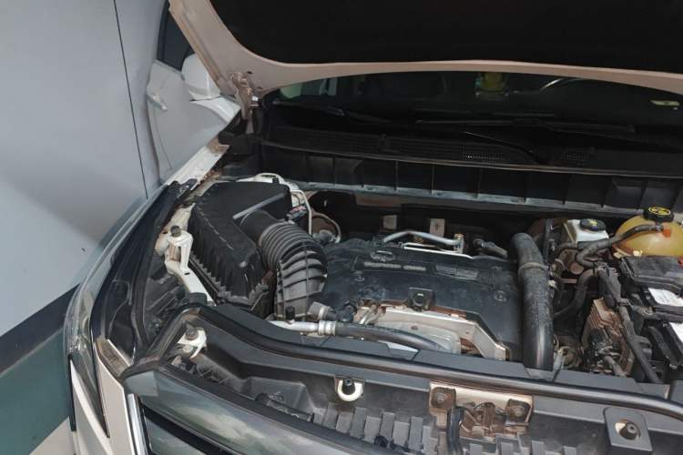 Used Cadillac XT5 2018 25T Luxury Model Engine Bay Right