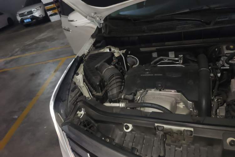 Used Cadillac XT5 2018 25T Luxury Model Engine Bay Right