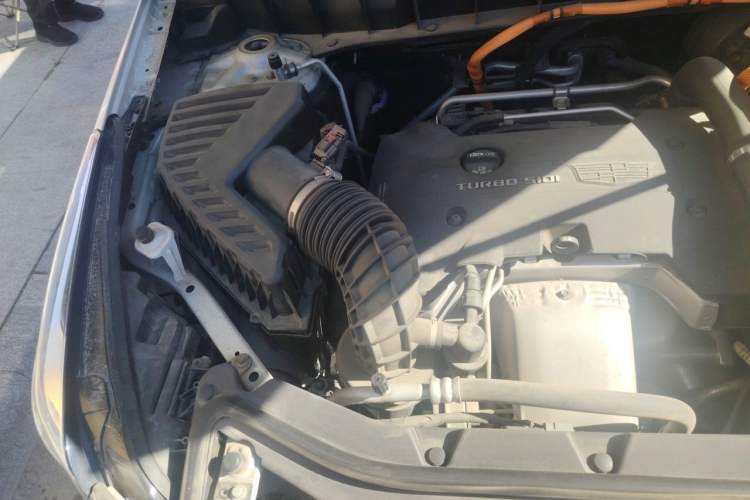 Used Cadillac XT5 2018 28E Four-Wheel Drive Tech Version Engine Bay Right