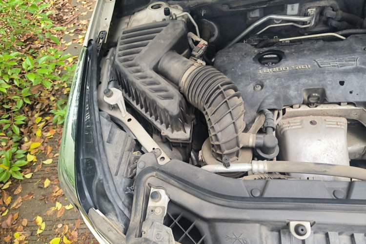 Used Cadillac XT5 2018 25T Luxury Model Engine Bay Right