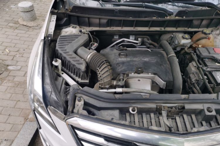 Used Cadillac XT5 2018 25T Luxury Model Engine Bay Right