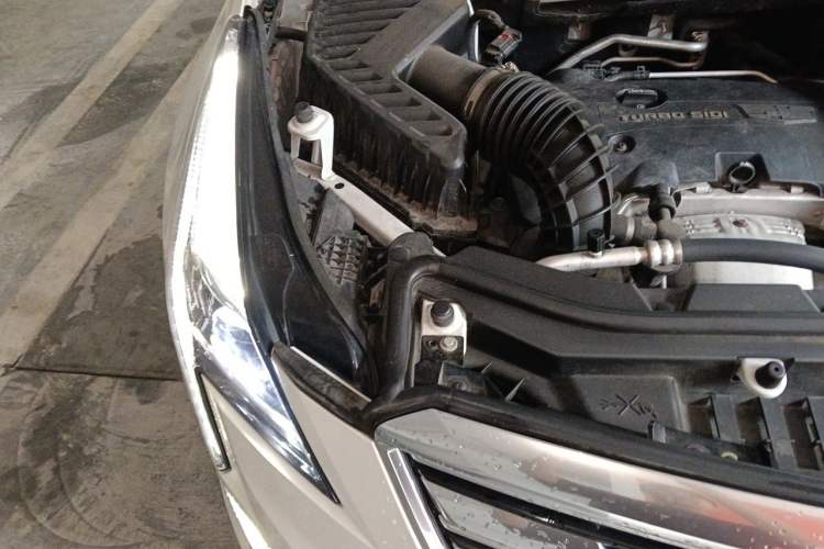 Used Cadillac XT5 2018 28T Four-Wheel Drive Luxury Model Engine Bay Right