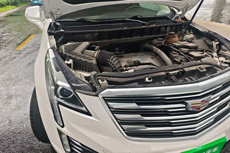Used Cadillac XT5 2018 25T Luxury Model Engine Bay Right