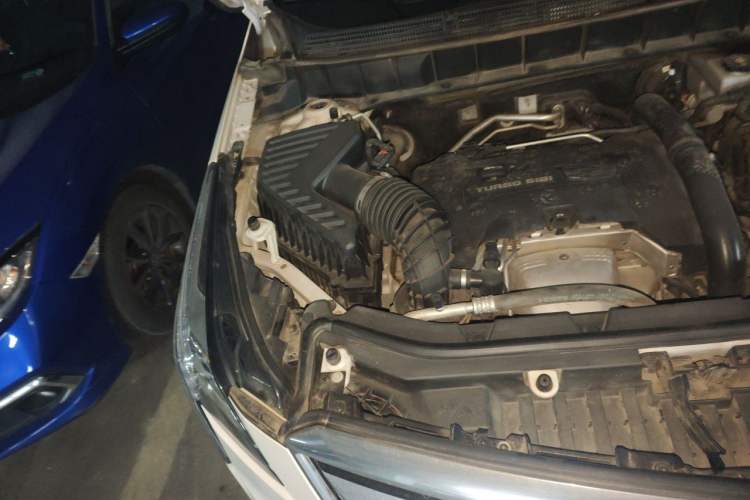 Used Cadillac XT5 2018 25T Luxury Model Engine Bay Right