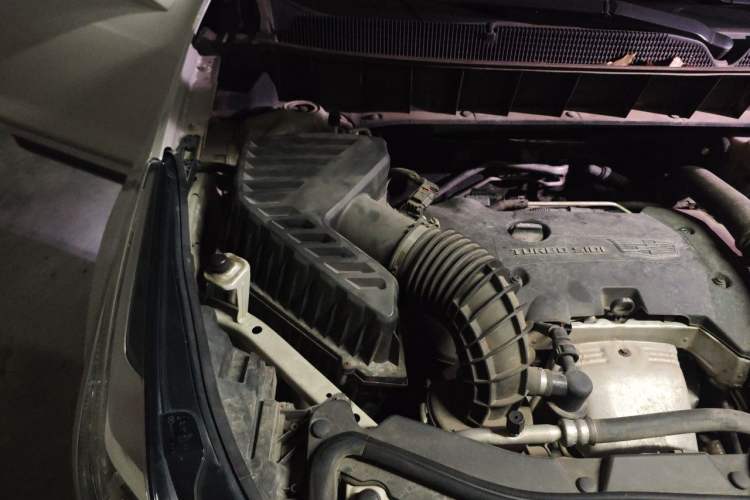 Used Cadillac XT5 2018 25T Luxury Model Engine Bay Right