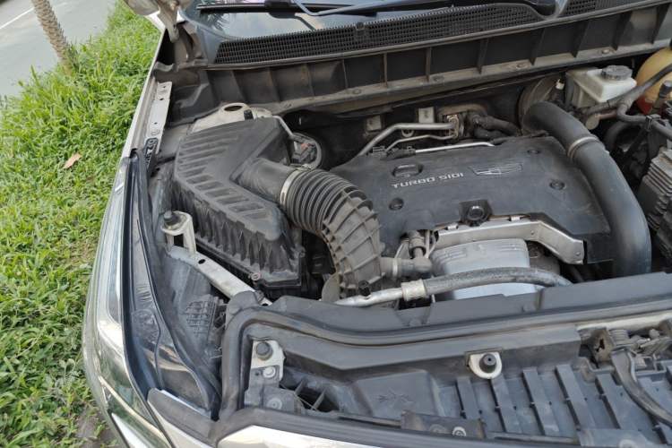 Used Cadillac XT5 2018 28T Four-Wheel Drive Luxury Model Engine Bay Right
