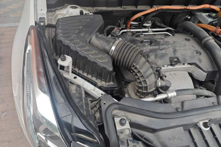 Used Cadillac XT5 2018 28E Four-Wheel Drive Tech Version Engine Bay Right