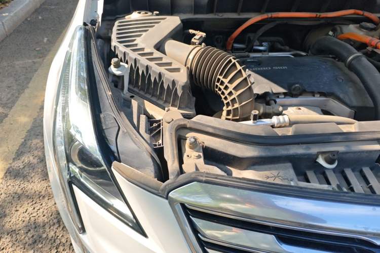 Used Cadillac XT5 2018 28E Four-Wheel Drive Tech Version Engine Bay Right