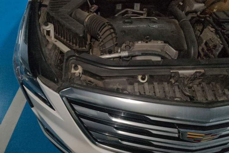 Used Cadillac XT5 2018 25T Luxury Model Engine Bay Right