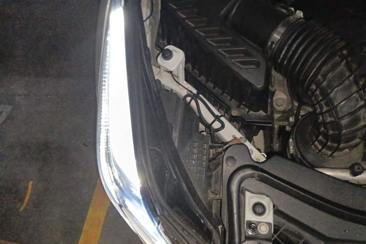 Used Cadillac XT5 2018 28T Four-Wheel Drive Luxury Model Engine Bay Right