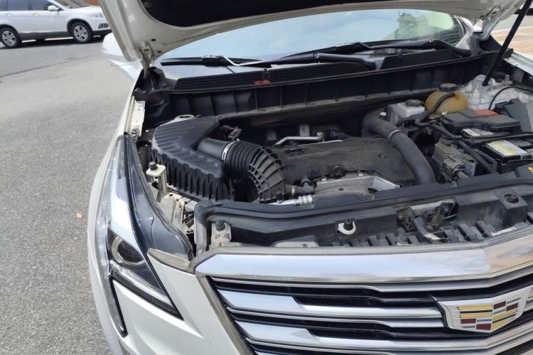 Used Cadillac XT5 2018 25T Luxury Model Engine Bay Right